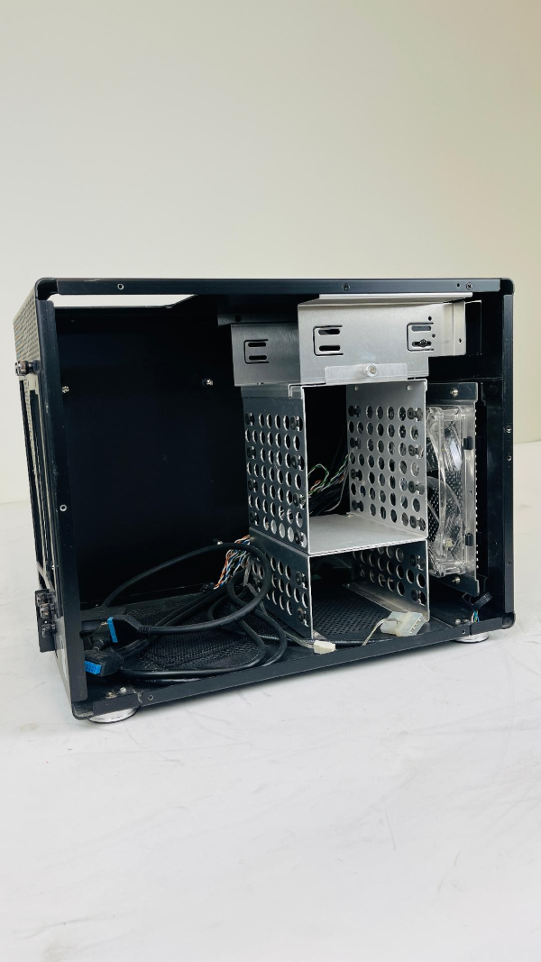 LIAN LI PC-Q08B Black Aluminum Micro ATX Desktop Computer Case LIAN LI PC-Q08B Black Aluminum Micro ATX Desktop Computer Case