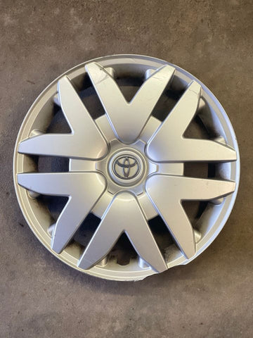 2004-2010 Toyota Sienna Part #61124, 16" Hubcap Wheel Cover OEM #42621AE031. Cracked and Lost.