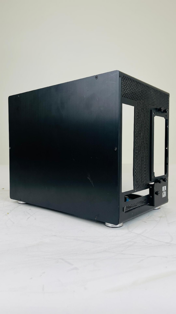 LIAN LI PC-Q08B Black Aluminum Micro ATX Desktop Computer Case LIAN LI PC-Q08B Black Aluminum Micro ATX Desktop Computer Case